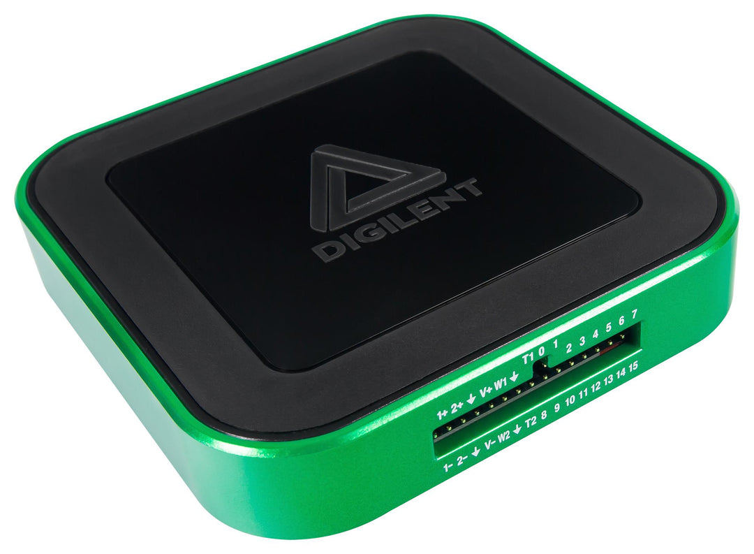 Instrumento multifunções Digilent Analog Discovery 3 para sinais analógicos e digitais, conectado por USB.