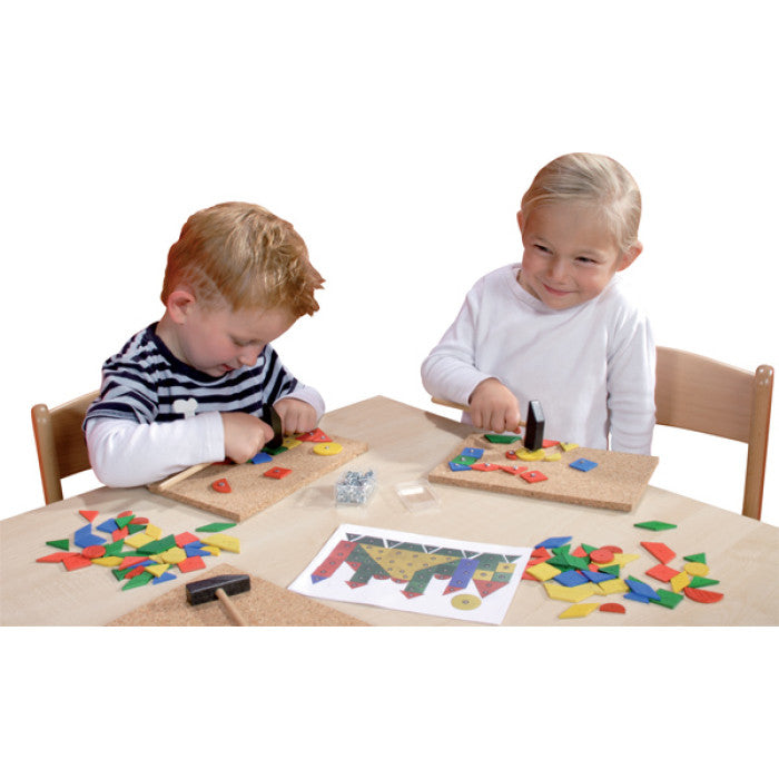 Construção Mosaicos com Martelo - NOVEDUC Equipamento Laboratório e Formação Profissional