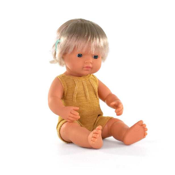 Boneca Bebé Europeia com Aparelho Auditivo 38cm (Enviado em caixa e com Roupa) - NOVEDUC Equipamento Laboratório e Formação Profissional