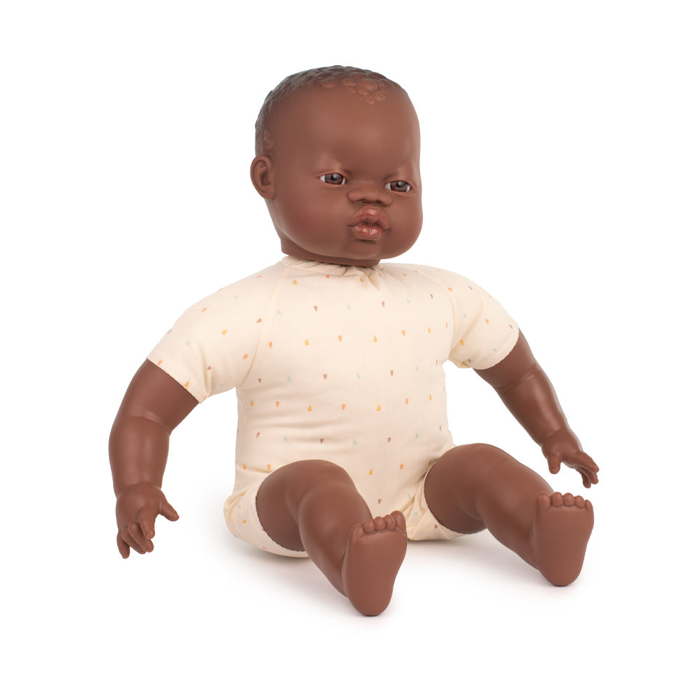 Boneco Bebé Africano com Corpo Macio 40cm - NOVEDUC Equipamento Laboratório e Formação Profissional
