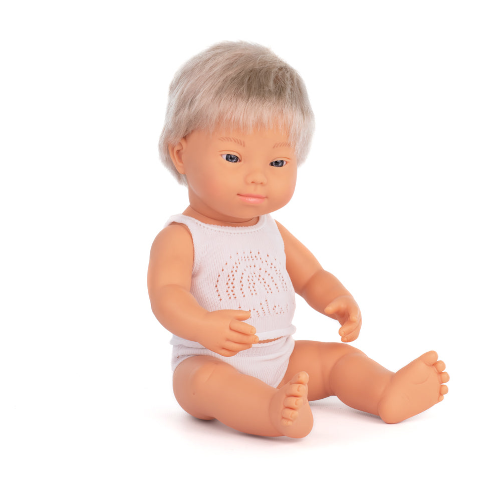 Boneco Bebé Europeu Cabelo Loiro com Síndrome de Down 38cm (Enviado em caixa e com Roupa Interior) - NOVEDUC Equipamento Laboratório e Formação Profissional