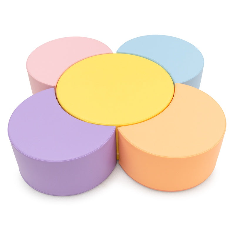 Mesa Flor com 4 Banquinhos Meia-Lua - NOVEDUC Equipamento Laboratório e Formação Profissional