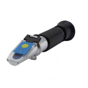 Refratómetro manual, salinidade de 0-28%, ATC, LED integrado - NOVEDUC Equipamento Laboratório e Formação Profissional