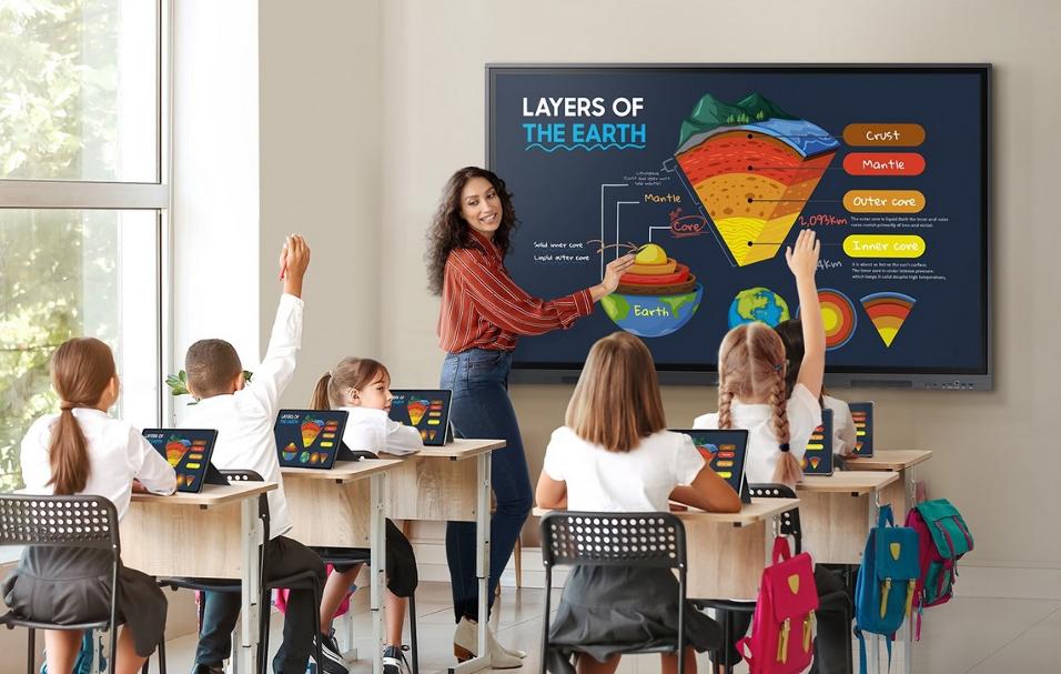 SAMSUNG 65" INTERATIVO WA65D 16/7 ANDROID 13 - NOVEDUC Equipamento Laboratório e Formação Profissional